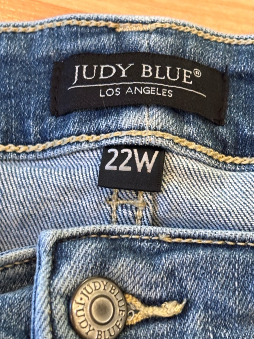 Judy Blue Boyfriend Fit Light Wash Jeans - Picture 3 of 8